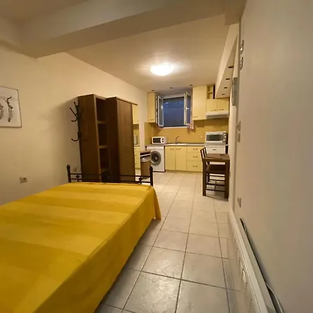 Amazing Studio Next To The Center 10 Minutes Walk Apartment Thessaloniki